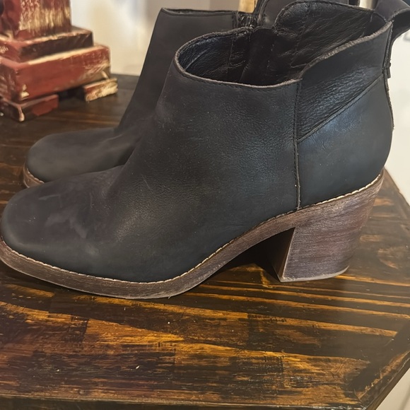 Crown Vintage Square Toe Boots - Picture 2 of 5